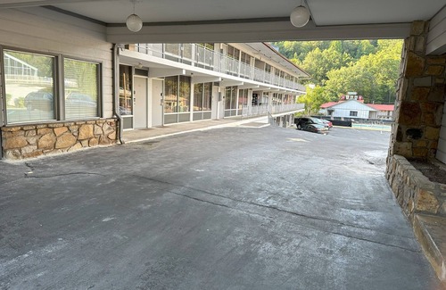 Gatlinburg Apartment | Timber Ridge Lodge - Walking Distance from Downtown Gatlinburg