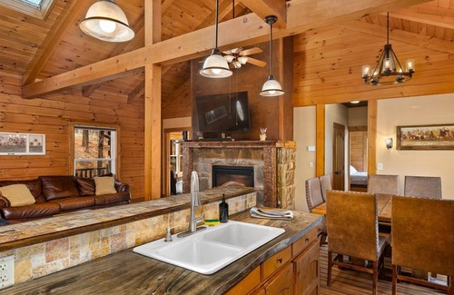 Butler Cabin | Timber Ridge Luxury Log Cabin, Hot Tub, Fireplace, Sleeps 14