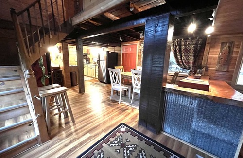 Old Washington Cabin | Timberline Cabins - The Birmingham Cabin, WiFi, Pets, Hot Tub, Fireplace