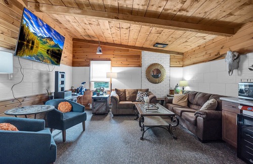 Ellicottville Cabin | Timberline Lodge - Downtown Ellicottville - Room 303