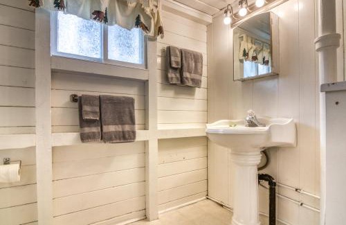 East Kootenay Hotel | Timbers Resort