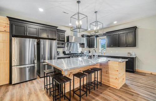 Lewiston Apartment | Timbertown Lodge, Lanes & Spare Cottage