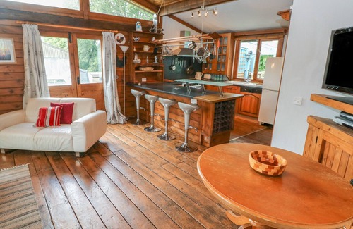 Cosheston Cottage | TIMBERTWIG LODGE, pet friendly, with open fire in Pembroke