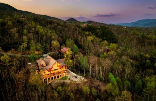 Pittman Center Ski Chalet | Timberwolf - Luxe 5 Star Retreat- October Deal-Game Rm-PS5-FirePit-Hot Tub