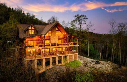 Pittman Center Ski Chalet | Timberwolf - Luxe 5 Star Retreat- October Deal-Game Rm-PS5-FirePit-Hot Tub