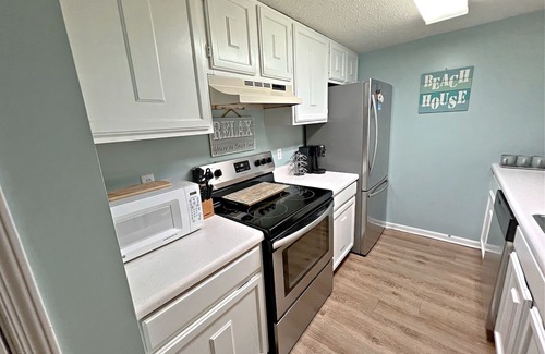 Gulf Shores Condo | 🐠 Time to find some treasures on your beach walk🤿 Call today