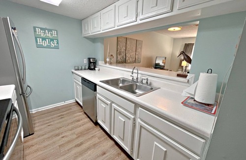 Gulf Shores Condo | 🐠 Time to find some treasures on your beach walk🤿 Call today