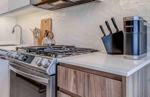 Hillhurst Condo | Timeless & Contemporary Condo in Kensington with Large Patio