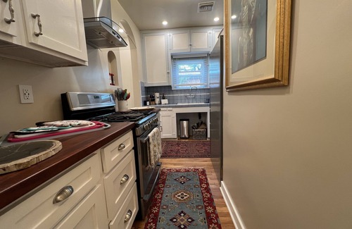 Sam Hughes House | Timeless Elegance ~ 1920's Sam Hughes Casita Mariposa ~ Walk to UA! Parking