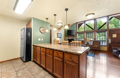 Reeds Spring Cabin | Timeless Memories Lodge 6 Bedroom Cabin by RedAwning
