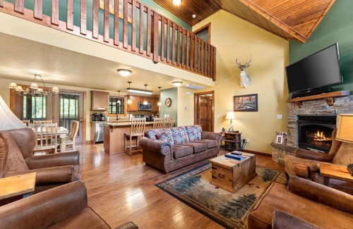 Reeds Spring Cabin | Timeless Memories Lodge 6 Bedroom Cabin by RedAwning