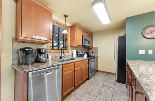 Reeds Spring Cabin | Timeless Memories Lodge 6 Bedroom Cabin by RedAwning