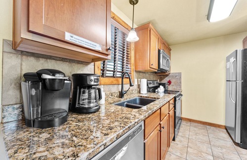 Reeds Spring Cabin | Timeless Memories Lodge 6 Bedroom Cabin by RedAwning