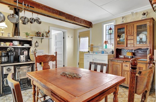Pine Cabin | Timeless Pineview Cottage | Hot Tub & Pet Friendly