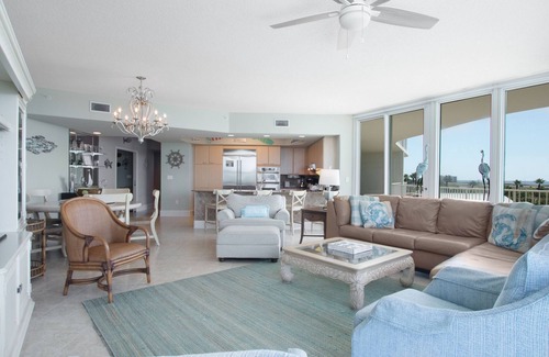 Orange Beach East Condo | Timeless Spacious Unit with Wraparound Views! Complimentary Boat Slip!