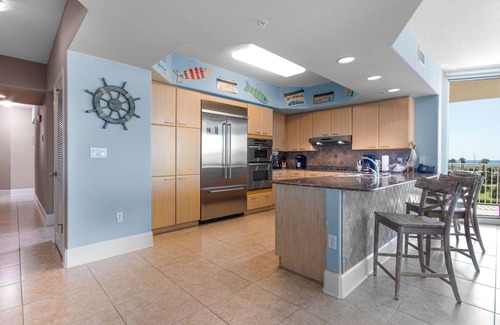 Orange Beach East Condo | Timeless Spacious Unit with Wraparound Views! Complimentary Boat Slip!