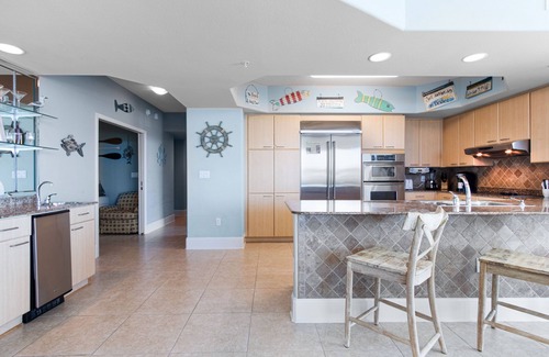 Orange Beach East Condo | Timeless Spacious Unit with Wraparound Views! Complimentary Boat Slip!