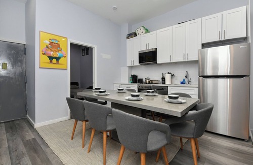 Midtown West Apartment | Times Square Stylish 5-Bedroom, 3-Bath Chic Duplex Apartment