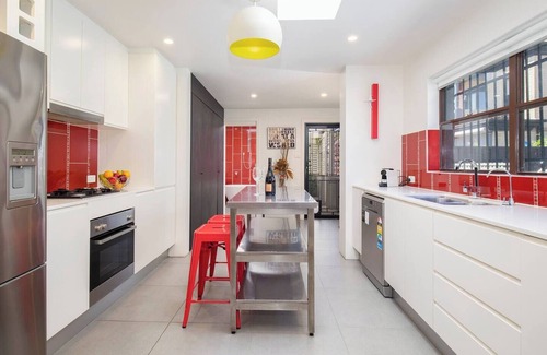 Cooks Hill House | Times Square Terrace Vibrant Charm in Newys Heart