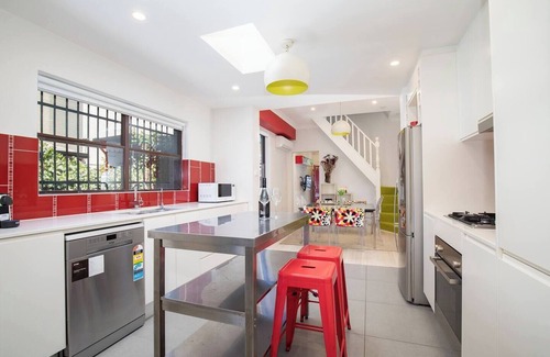 Cooks Hill House | Times Square Terrace Vibrant Charm in Newys Heart