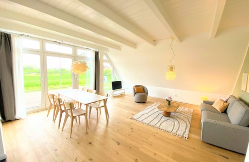Gross Timmendorf Apartment | Timmenhus - Große Ferienwohnung mit 3 Schlafzimmern und Terrasse am Feldrand