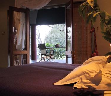 Phalaborwa Cabin | Tingala Lodge - Bed in the Bush