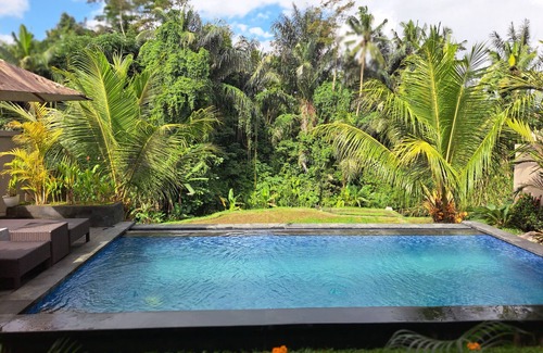 Sambahan Villa | tinggalkan kebisingan dan nikmati ketenangan alam.
