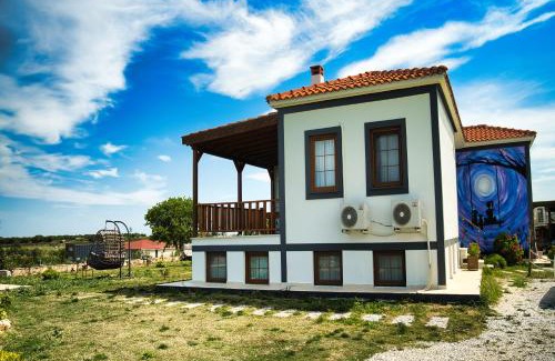 Bozcaada Hotel | Tinos Otel & Bağ Evi 12 Yaş Üstü