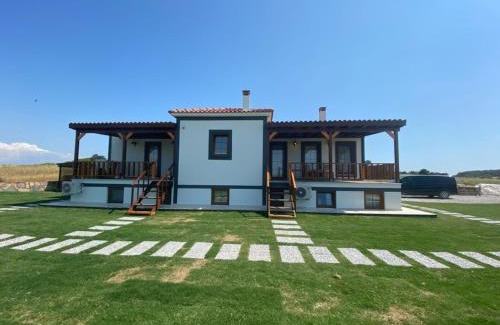 Bozcaada Hotel | Tinos Otel & Bağ Evi 12 Yaş Üstü