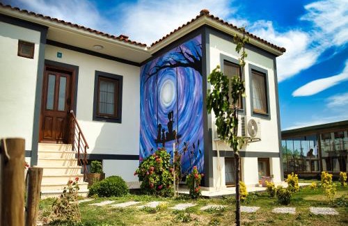 Bozcaada Hotel | Tinos Otel & Bağ Evi 12 Yaş Üstü