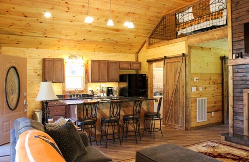 Boone House | Tiny 1br Cabin w/ Loft & Fire Pit in Boone