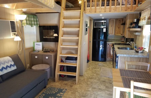 Salem Cabin | Tiny Cabin, Country Living Rentals Tanyard, LLC