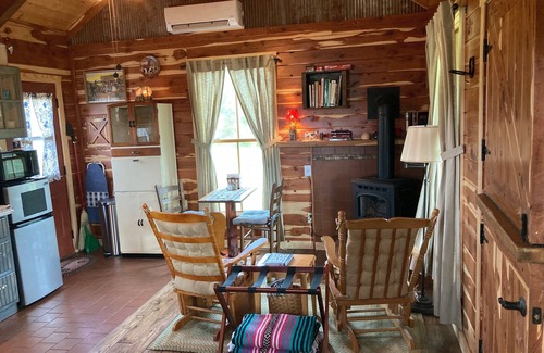 Forsyth Cabin | Tiny cabin farm stay!