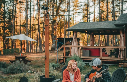 Grants Pass Cabin | Tiny Cabin in the Woods | Hot Tub & Alpaca Rescue