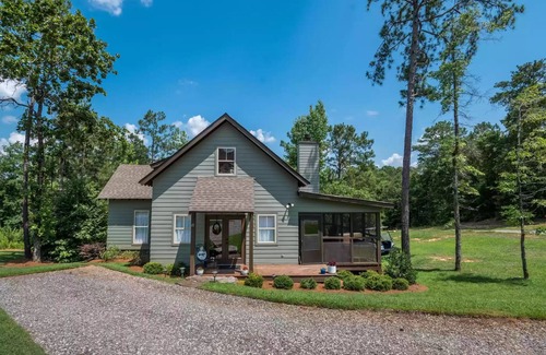 Tallassee Cabin | Tiny Cabin on Lake Martin