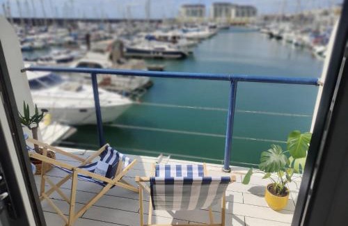 Seafront Apartment | Tiny float home Brighton