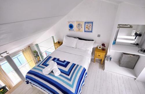 Seafront Apartment | Tiny float home Brighton