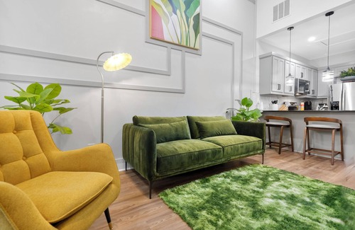 Union City House | Tiny Garden Home in Welcoming Union City