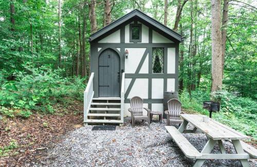 Sevierville House | Tiny Home Cottage Near the Smokies #3 Ingrid