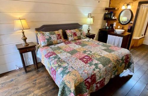 Sevierville House | Tiny Home Cottage Near the Smokies #3 Ingrid