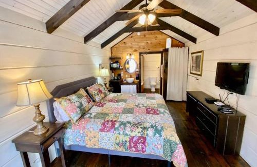 Sevierville House | Tiny Home Cottage Near the Smokies #3 Ingrid