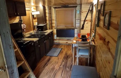 Lyndon Station Cabin | Tiny Home Couples Retreat