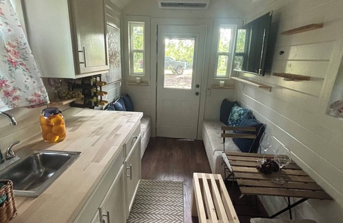 Azle Apartment | Tiny Home near Lake Weatherford and Dove Ridge Winery