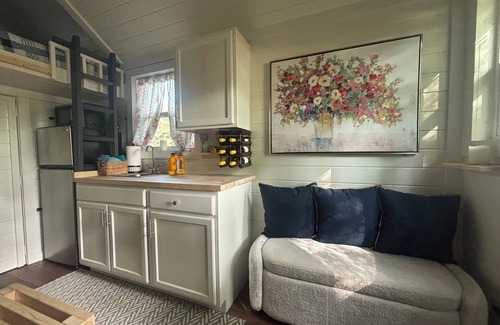 Azle Apartment | Tiny Home near Lake Weatherford and Dove Ridge Winery