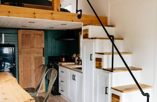 Tyendinaga Mohawk Territory House | Tiny Home Stay Near Wine County, Bay View & Access