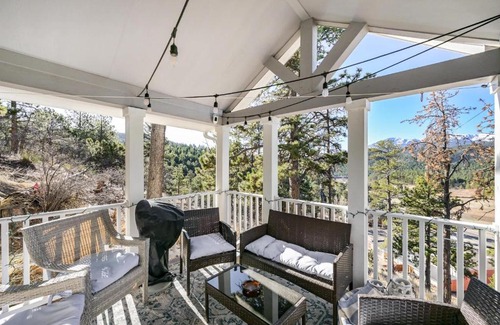 Woodland Park House | Tiny Home with Mountain Views BBQ & Family Perks