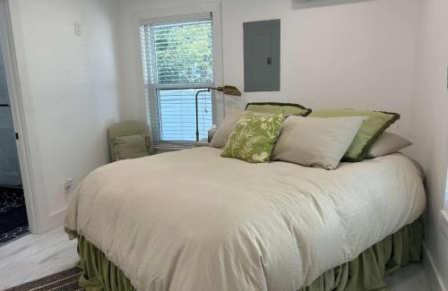 Conway Apartment | Tiny House 10 min from OIA sleeps 2