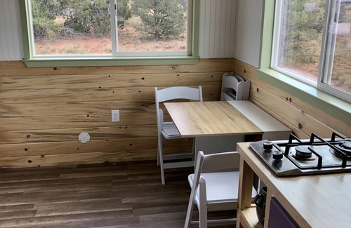 Valle Cabin | Tiny House, 30 min. to Grand Canyon and Air Conditioned!