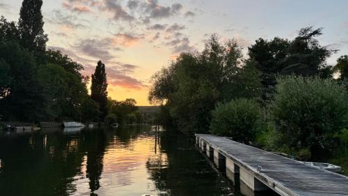Vaux-sur-Seine Ski Chalet | Tiny House au bord de l'eau