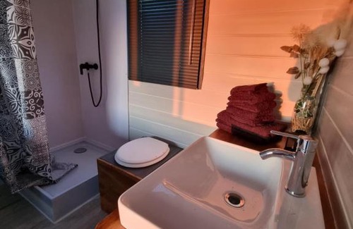 La Forestiere Other | Tiny house avec jacuzzi love roulotte